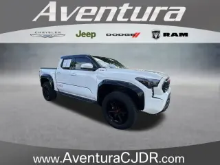 Toyota Tacoma 2025 4x2 TRD Deportivo 4 puertas Cabina Doble 5.0 ft SB
