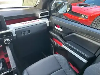 Toyota Tacoma 2025 4x2 TRD Deportivo 4 puertas Cabina Doble 5.0 ft SB