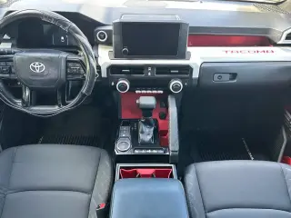 Toyota Tacoma 2025 4x2 TRD Deportivo 4 puertas Cabina Doble 5.0 ft SB