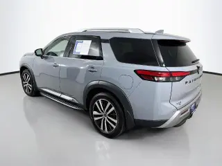 Nissan Pathfinder 2023 AWD Platinum 4p SUV