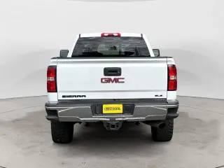 GMC Sierra 2500HD 2017 4x4 SLE 4dr Crew Cab LB