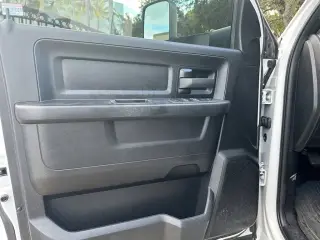 Ram 3500 2022 4x4 Tradesman 4p Camión de cabina doble 8 ft. LB DRW