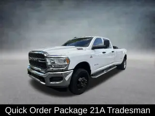 Ram 3500 2022 4x4 Tradesman 4p Camión de cabina doble 8 ft. LB DRW