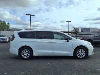 Chrysler Pacifica 2025 Select 4dr Mini-Van