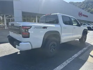 Nissan Frontier 2026 4x4 PRO-4X 4dr Crew Cab 5 ft. SB