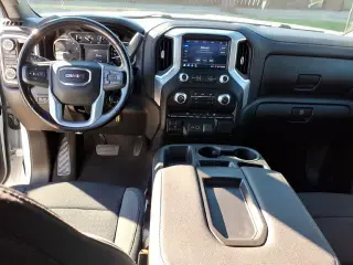 GMC Sierra 3500HD 2022 4x4 SLE 4dr Crew Cab SB SRW