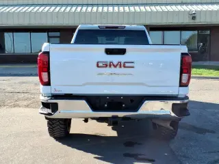 GMC Sierra 3500HD 2022 4x4 SLE 4dr Crew Cab SB SRW
