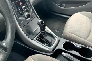 Hyundai ELANTRA 2016 SE Sedán 4 puertas 6M (EE. UU.)
