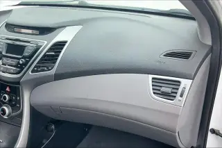 Hyundai ELANTRA 2016 SE Sedán 4 puertas 6M (EE. UU.)