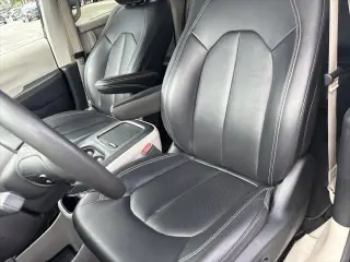 Chrysler Pacifica 2024 Touring L 4p Minivan
