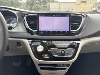 Chrysler Pacifica 2024 Touring L 4p Minivan