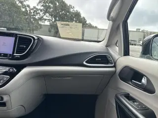 Chrysler Pacifica 2024 Touring L 4p Minivan