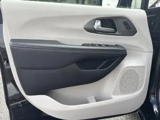 Chrysler Pacifica 2024 Touring L 4p Minivan