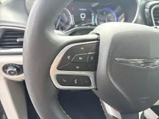 Chrysler Pacifica 2024 Touring L 4p Minivan