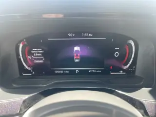 Nissan Pathfinder 2023 Platino 4p SUV