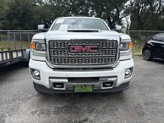 GMC Sierra 2500HD 2019 4x4 Denali 4p Puerta Doble Cabina de Tripulación SB
