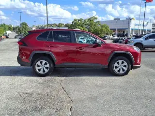 Toyota RAV4 2022 4x4 LE 4p SUV