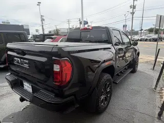 GMC Canyon 2025 4x4 Elevation Cabina tripulada 4 puertas Cajón corto de 5 pies