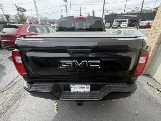GMC Canyon 2025 4x4 Elevation Cabina tripulada 4 puertas Cajón corto de 5 pies