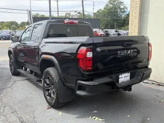 GMC Canyon 2025 4x4 Elevation Cabina tripulada 4 puertas Cajón corto de 5 pies