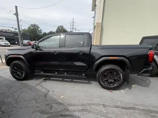GMC Canyon 2025 4x4 Elevation Cabina tripulada 4 puertas Cajón corto de 5 pies