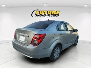 Chevrolet Sonic 2012 LS 4dr Sedan con 2LS