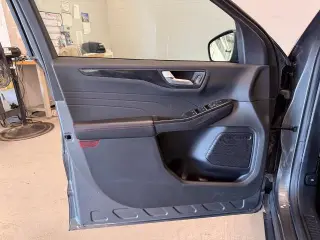 Ford Escape 2024 con tracción en las cuatro ruedas ST-Line 4dr SUV