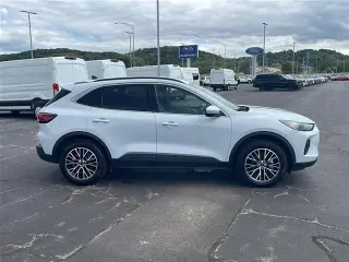 Ford Escape híbrido enchufable 2026 PHEV SUV 4 puertas