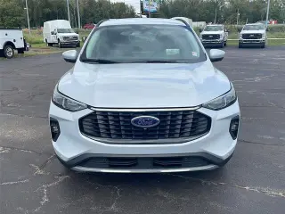 Ford Escape híbrido enchufable 2026 PHEV SUV 4 puertas