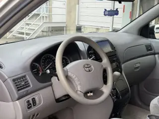 2005 Toyota Sienna LE