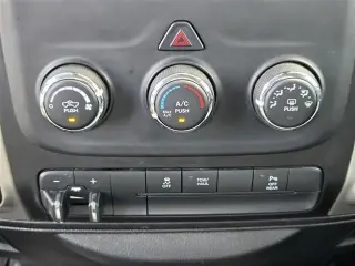 Ram 1500 Classic 2019 4x4 Warlock 4p Cabaína de Tripulación 5.5 pies BA Camioneta