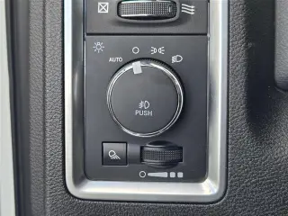 Ram 1500 Classic 2019 4x4 Warlock 4p Cabaína de Tripulación 5.5 pies BA Camioneta