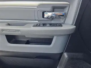 Ram 1500 Classic 2019 4x4 Warlock 4p Cabaína de Tripulación 5.5 pies BA Camioneta