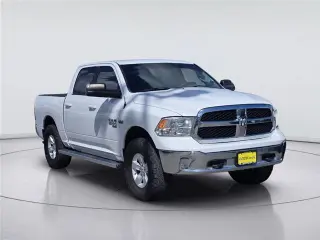 Ram 1500 Classic 2019 4x4 Warlock 4p Cabaína de Tripulación 5.5 pies BA Camioneta