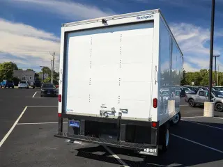 Ford E-Series 2024 E-350 SD 2 puertas entre ejes 138 pulgadas SRW chasis partido