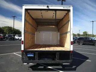 Ford E-Series 2024 E-350 SD 2 puertas entre ejes 138 pulgadas SRW chasis partido