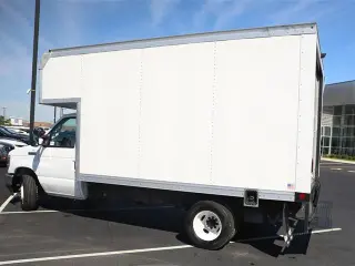 Ford E-Series 2024 E-350 SD 2 puertas entre ejes 138 pulgadas SRW chasis partido