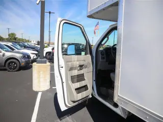 Ford E-Series 2024 E-350 SD 2 puertas entre ejes 138 pulgadas SRW chasis partido