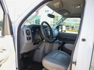 Ford E-Series 2024 E-350 SD 2 puertas entre ejes 138 pulgadas SRW chasis partido