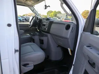 Ford E-Series 2024 E-350 SD 2 puertas entre ejes 138 pulgadas SRW chasis partido