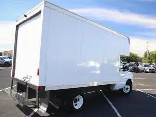 Ford E-Series 2024 E-350 SD 2 puertas entre ejes 138 pulgadas SRW chasis partido