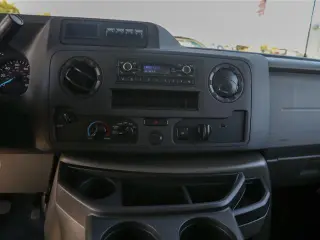 Ford E-Series 2024 E-350 SD 2 puertas entre ejes 138 pulgadas SRW chasis partido