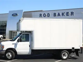 Ford E-Series 2024 E-350 SD 2 puertas entre ejes 138 pulgadas SRW chasis partido