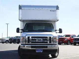 Ford E-Series 2024 E-350 SD 2 puertas entre ejes 138 pulgadas SRW chasis partido