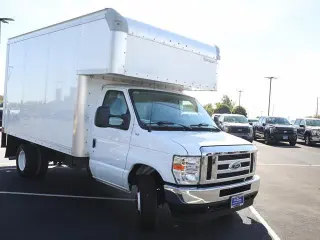 Ford E-Series 2024 E-350 SD 2 puertas entre ejes 138 pulgadas SRW chasis partido
