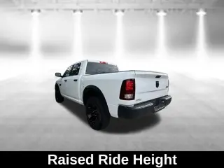 Ram 1500 Clásico 2024 4x4 SLT 4dr Crew Cab 5.5 ft. SB Camioneta