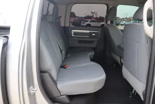 Ram 1500 Clásico 2020 4x4 SLT 4p. Cabina de Tripulación 6.3 pies de BAS Camioneta