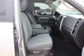 Ram 1500 Clásico 2020 4x4 SLT 4p. Cabina de Tripulación 6.3 pies de BAS Camioneta