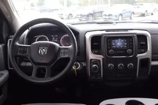 Ram 1500 Clásico 2020 4x4 SLT 4p. Cabina de Tripulación 6.3 pies de BAS Camioneta