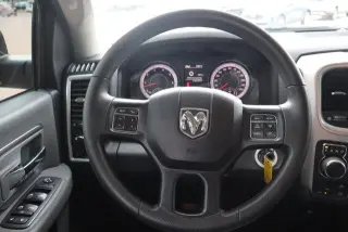 Ram 1500 Clásico 2020 4x4 SLT 4p. Cabina de Tripulación 6.3 pies de BAS Camioneta